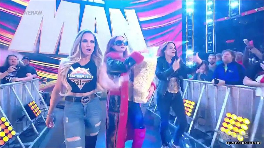 WWE_Monday_Night_Raw_2023_03_20_720p_HDTV_x264-NWCHD_mp4_005028548.jpg