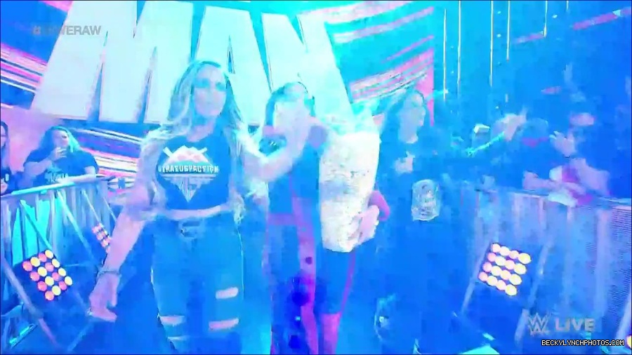 WWE_Monday_Night_Raw_2023_03_20_720p_HDTV_x264-NWCHD_mp4_005028949.jpg