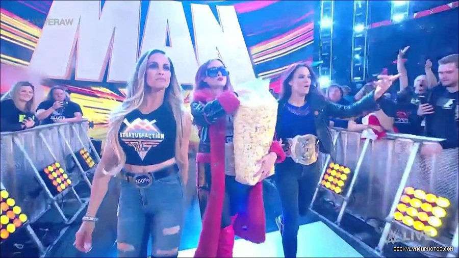 WWE_Monday_Night_Raw_2023_03_20_720p_HDTV_x264-NWCHD_mp4_005029349.jpg