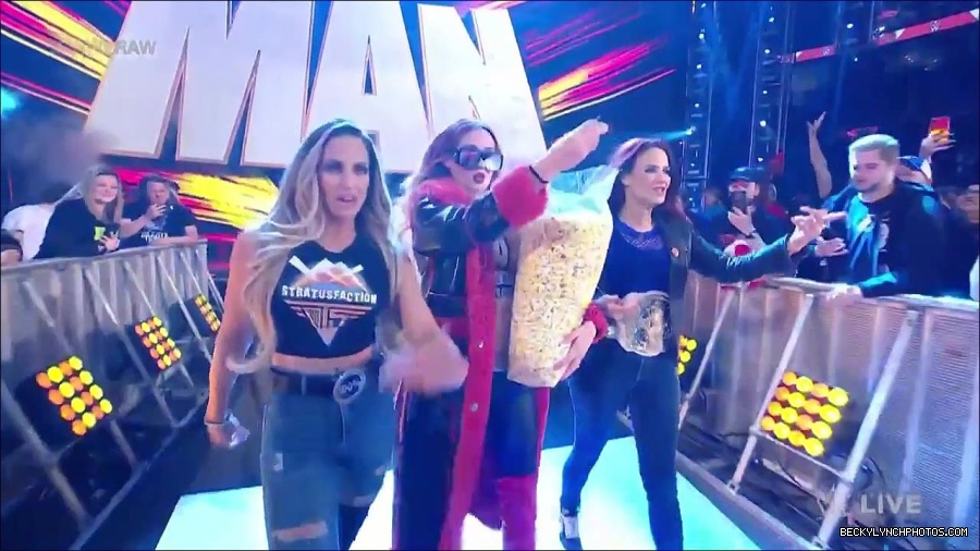 WWE_Monday_Night_Raw_2023_03_20_720p_HDTV_x264-NWCHD_mp4_005029750.jpg