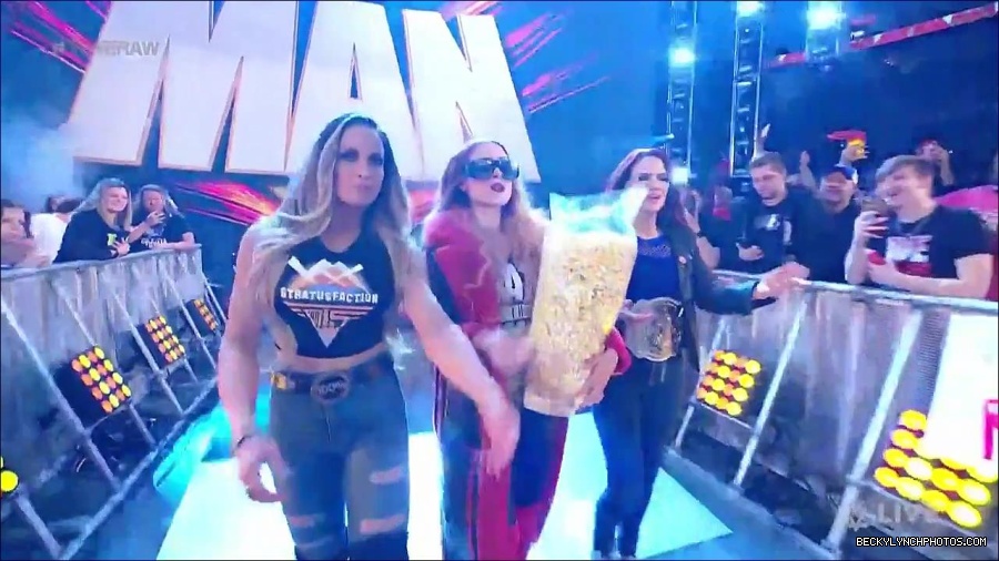 WWE_Monday_Night_Raw_2023_03_20_720p_HDTV_x264-NWCHD_mp4_005030150.jpg