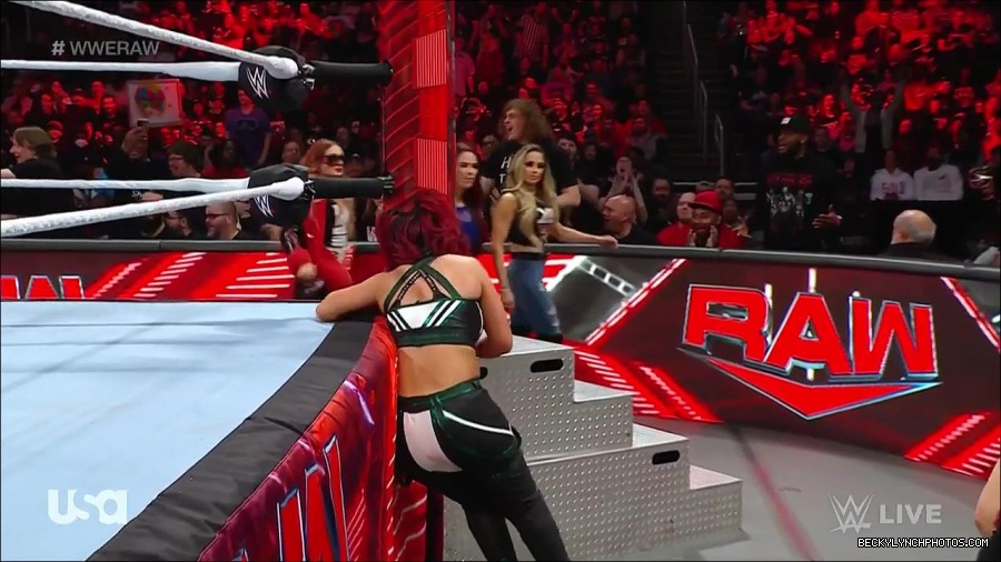 WWE_Monday_Night_Raw_2023_03_20_720p_HDTV_x264-NWCHD_mp4_005193113.jpg