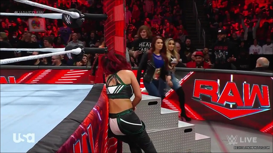 WWE_Monday_Night_Raw_2023_03_20_720p_HDTV_x264-NWCHD_mp4_005193513.jpg