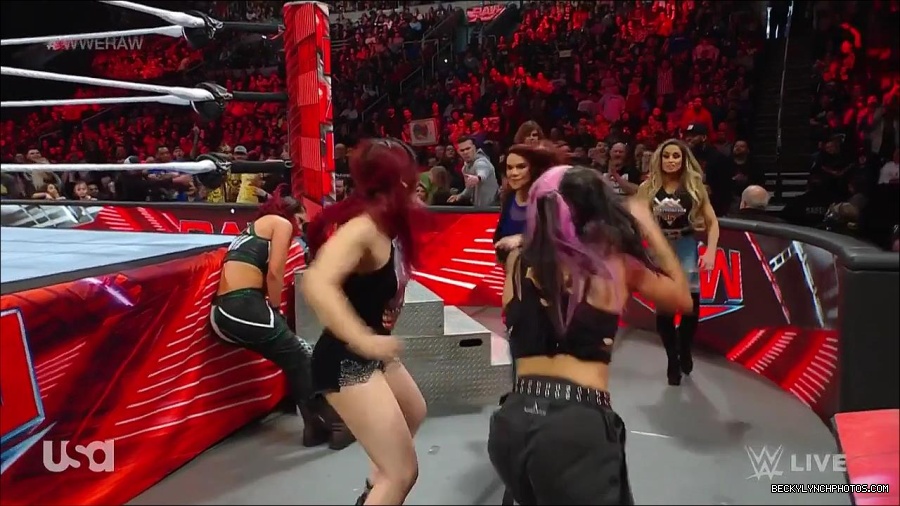 WWE_Monday_Night_Raw_2023_03_20_720p_HDTV_x264-NWCHD_mp4_005194715.jpg