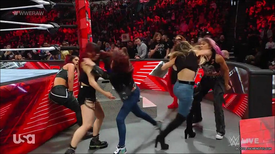 WWE_Monday_Night_Raw_2023_03_20_720p_HDTV_x264-NWCHD_mp4_005196717.jpg