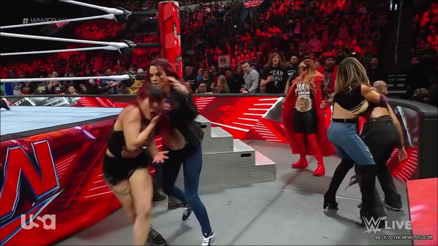 WWE_Monday_Night_Raw_2023_03_20_720p_HDTV_x264-NWCHD_mp4_005197517.jpg
