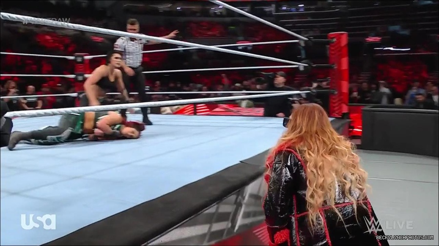 WWE_Monday_Night_Raw_2023_03_20_720p_HDTV_x264-NWCHD_mp4_005224344.jpg