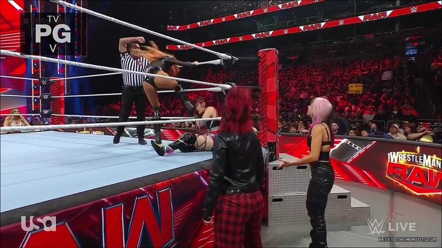 WWE_WrestleMania_Raw_2023_03_27_720p_HDTV_x264-NWCHD_mp4_000809796.jpg