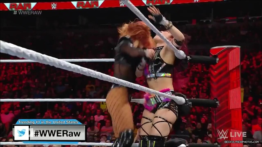 WWE_WrestleMania_Raw_2023_03_27_720p_HDTV_x264-NWCHD_mp4_000817804.jpg