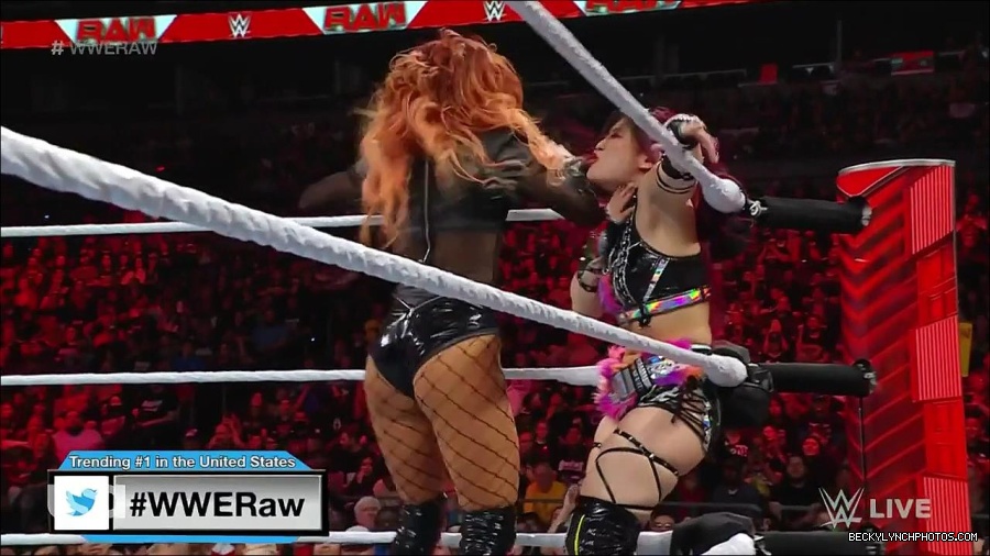 WWE_WrestleMania_Raw_2023_03_27_720p_HDTV_x264-NWCHD_mp4_000818205.jpg