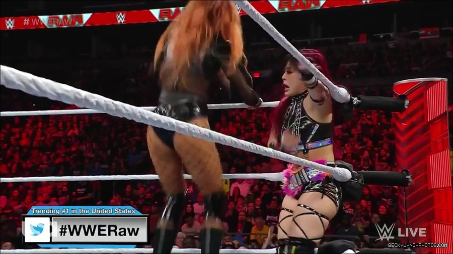 WWE_WrestleMania_Raw_2023_03_27_720p_HDTV_x264-NWCHD_mp4_000818605.jpg