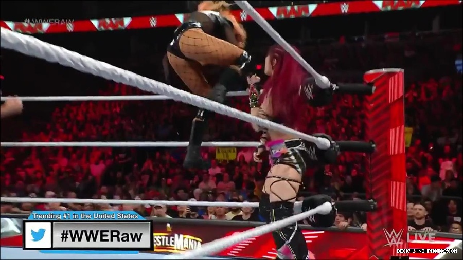 WWE_WrestleMania_Raw_2023_03_27_720p_HDTV_x264-NWCHD_mp4_000819406.jpg