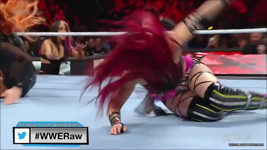 WWE_WrestleMania_Raw_2023_03_27_720p_HDTV_x264-NWCHD_mp4_000829216.jpg