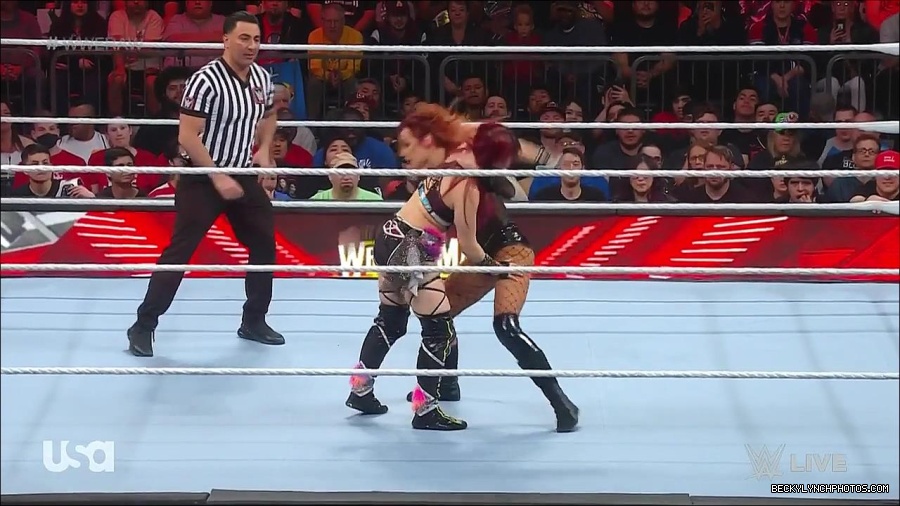 WWE_WrestleMania_Raw_2023_03_27_720p_HDTV_x264-NWCHD_mp4_000832419.jpg