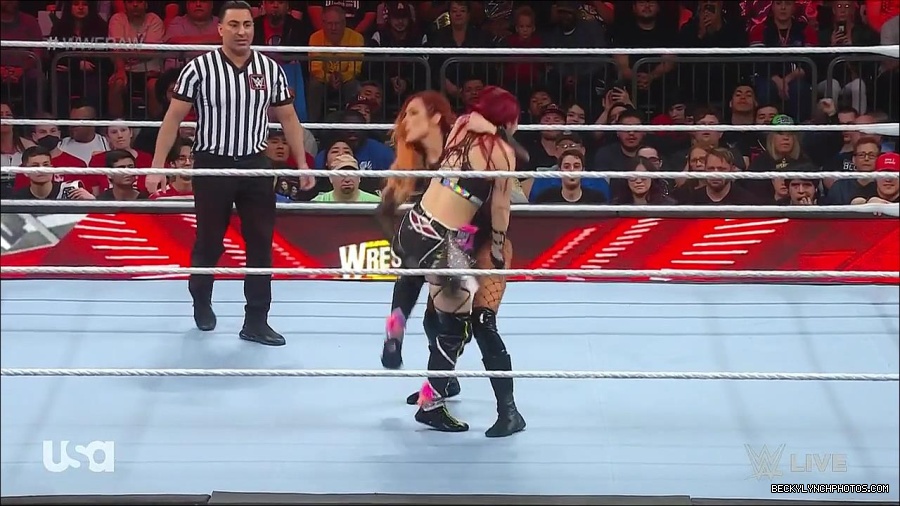 WWE_WrestleMania_Raw_2023_03_27_720p_HDTV_x264-NWCHD_mp4_000832819.jpg