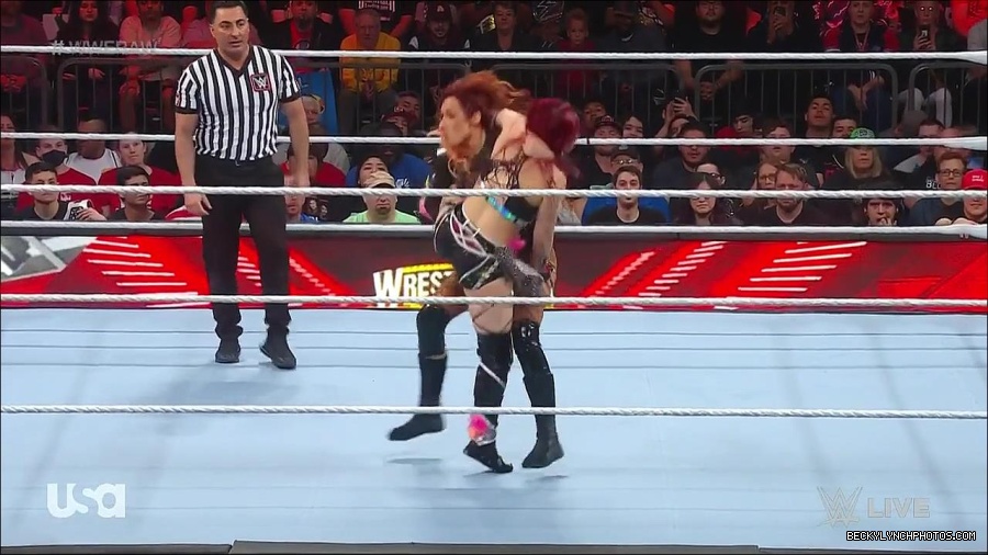 WWE_WrestleMania_Raw_2023_03_27_720p_HDTV_x264-NWCHD_mp4_000833086.jpg