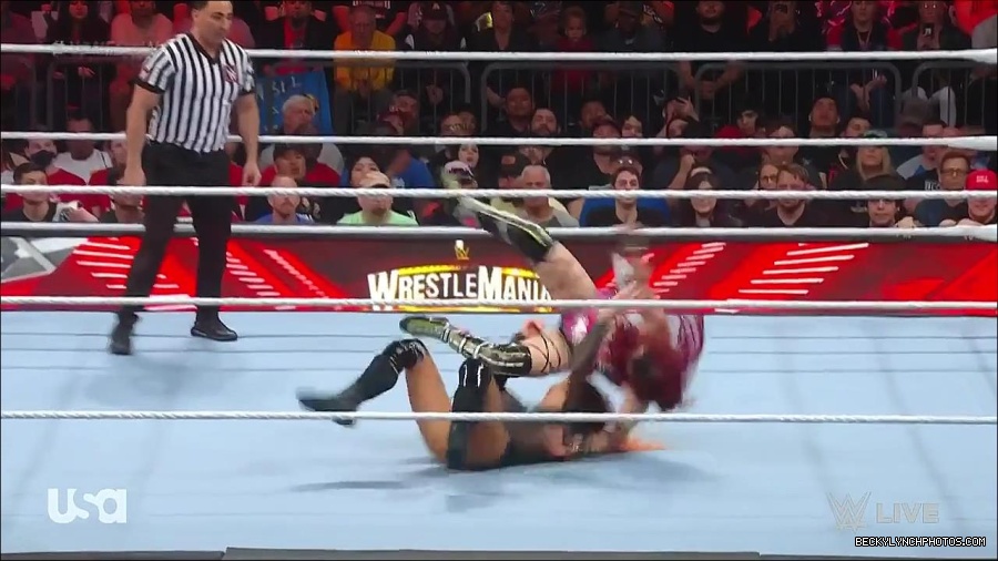 WWE_WrestleMania_Raw_2023_03_27_720p_HDTV_x264-NWCHD_mp4_000833887.jpg