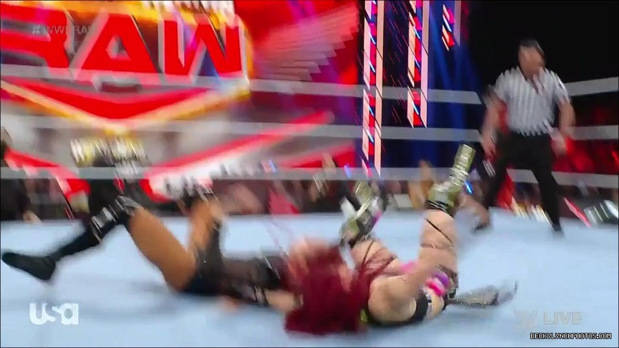 WWE_WrestleMania_Raw_2023_03_27_720p_HDTV_x264-NWCHD_mp4_000834020.jpg