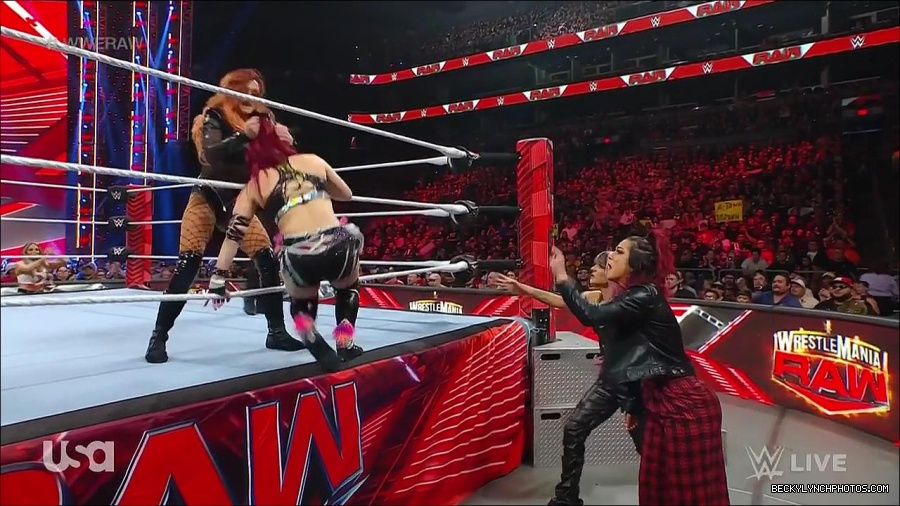WWE_WrestleMania_Raw_2023_03_27_720p_HDTV_x264-NWCHD_mp4_000839893.jpg