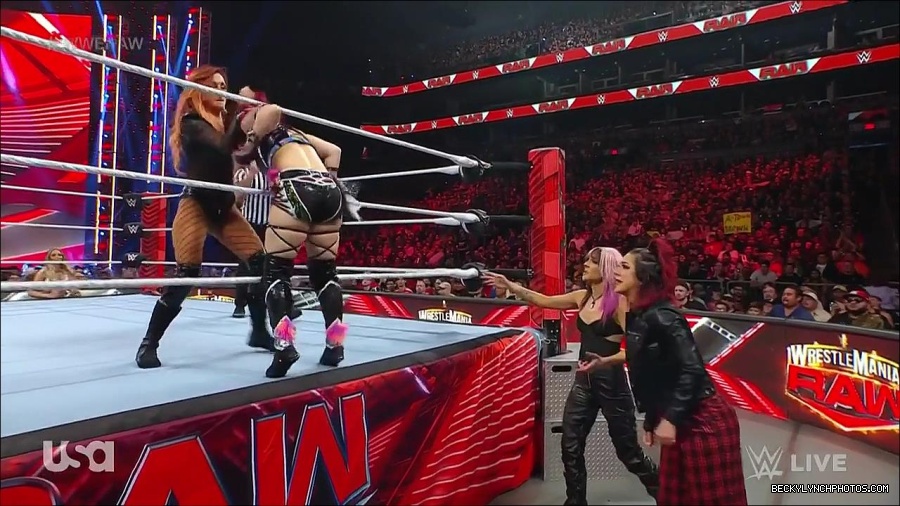 WWE_WrestleMania_Raw_2023_03_27_720p_HDTV_x264-NWCHD_mp4_000840293.jpg