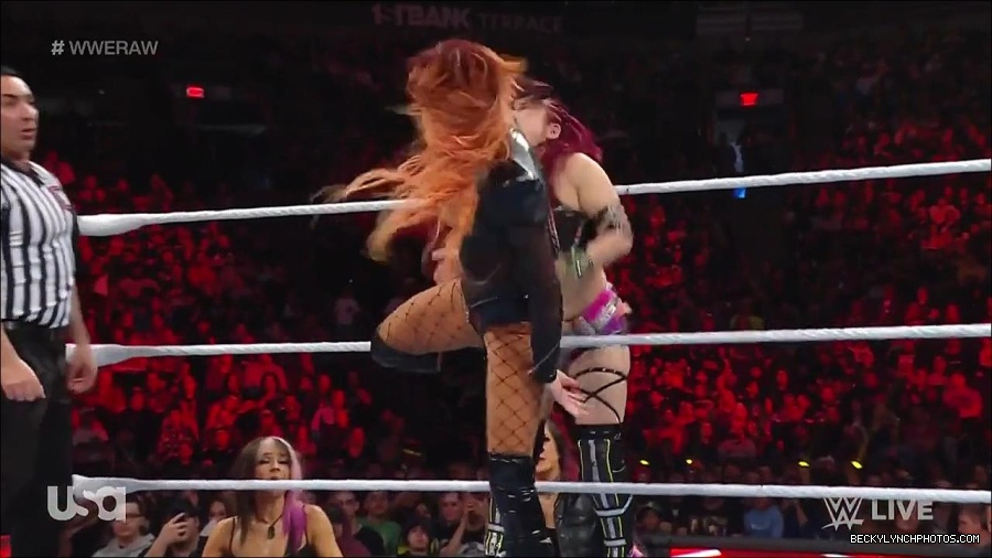 WWE_WrestleMania_Raw_2023_03_27_720p_HDTV_x264-NWCHD_mp4_000843096.jpg