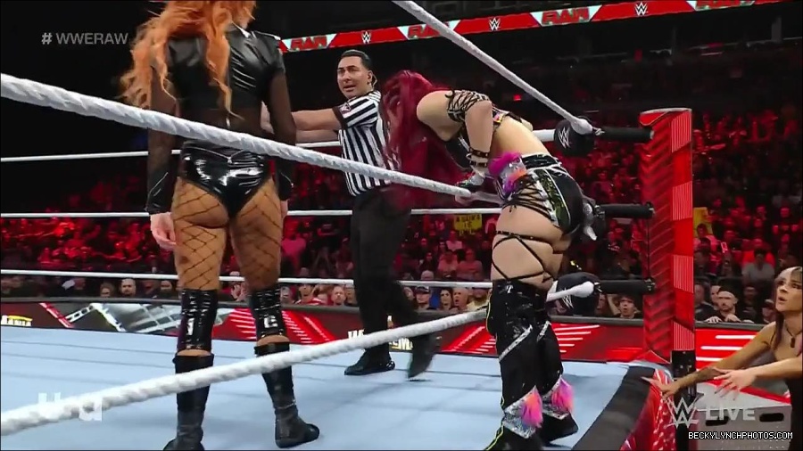 WWE_WrestleMania_Raw_2023_03_27_720p_HDTV_x264-NWCHD_mp4_000843897.jpg