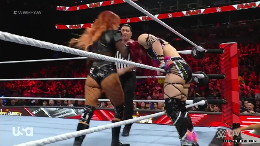 WWE_WrestleMania_Raw_2023_03_27_720p_HDTV_x264-NWCHD_mp4_000844297.jpg