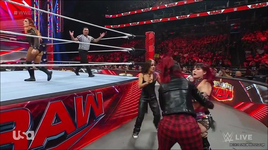 WWE_WrestleMania_Raw_2023_03_27_720p_HDTV_x264-NWCHD_mp4_000850303.jpg
