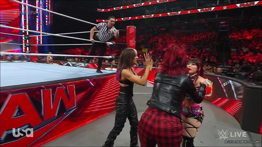 WWE_WrestleMania_Raw_2023_03_27_720p_HDTV_x264-NWCHD_mp4_000851505.jpg