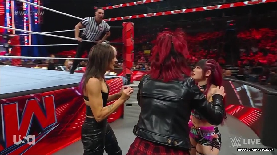 WWE_WrestleMania_Raw_2023_03_27_720p_HDTV_x264-NWCHD_mp4_000852706.jpg