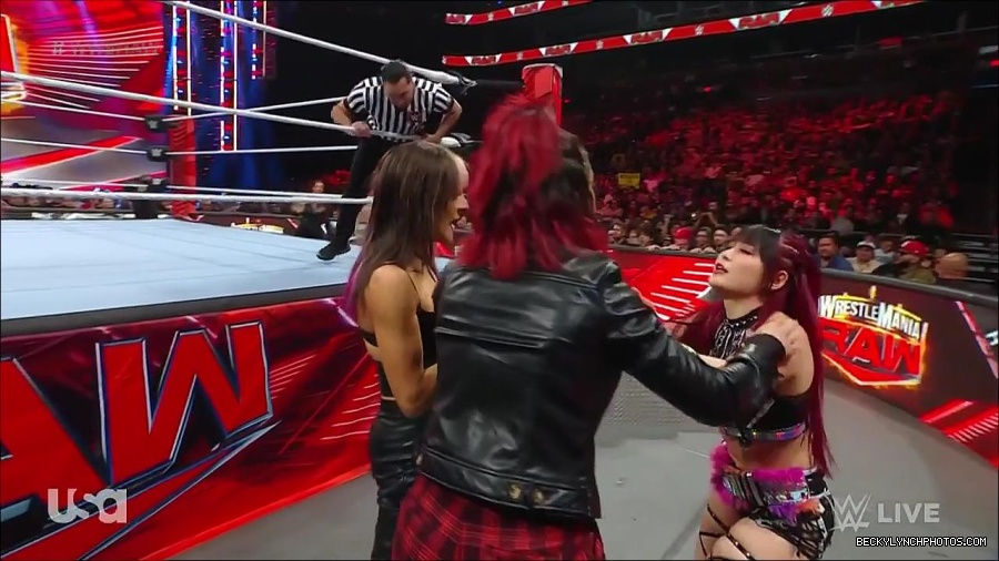 WWE_WrestleMania_Raw_2023_03_27_720p_HDTV_x264-NWCHD_mp4_000853106.jpg