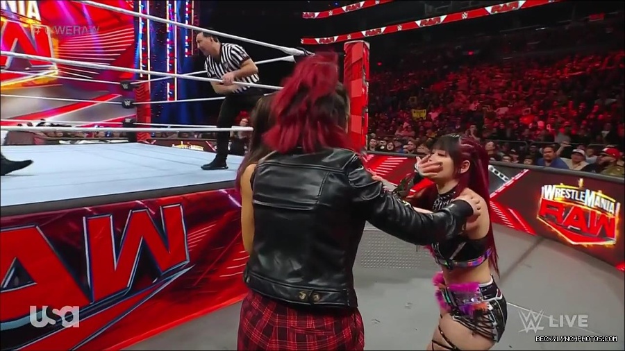 WWE_WrestleMania_Raw_2023_03_27_720p_HDTV_x264-NWCHD_mp4_000853507.jpg