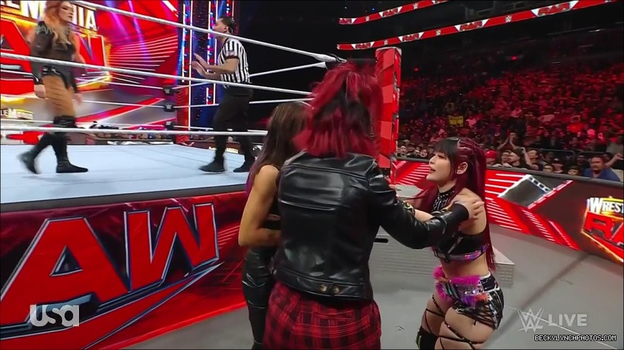 WWE_WrestleMania_Raw_2023_03_27_720p_HDTV_x264-NWCHD_mp4_000853907.jpg