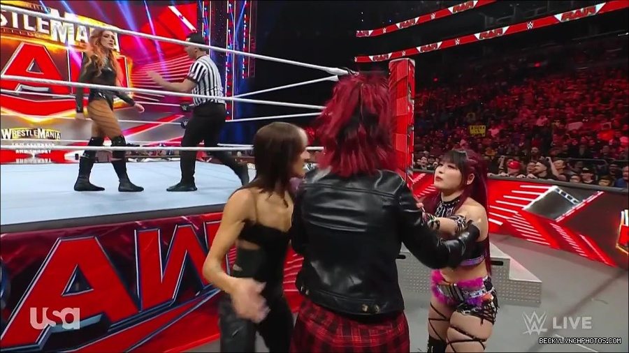 WWE_WrestleMania_Raw_2023_03_27_720p_HDTV_x264-NWCHD_mp4_000854307.jpg