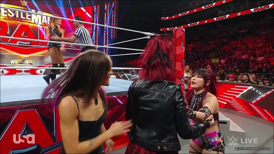 WWE_WrestleMania_Raw_2023_03_27_720p_HDTV_x264-NWCHD_mp4_000854708.jpg