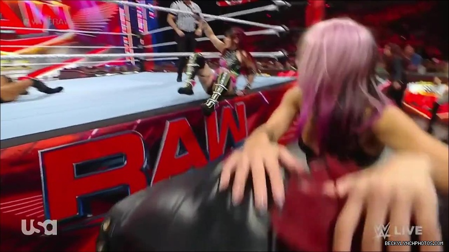 WWE_WrestleMania_Raw_2023_03_27_720p_HDTV_x264-NWCHD_mp4_000864718.jpg