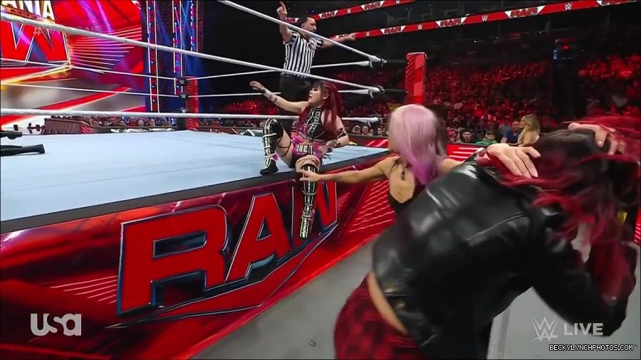 WWE_WrestleMania_Raw_2023_03_27_720p_HDTV_x264-NWCHD_mp4_000865519.jpg