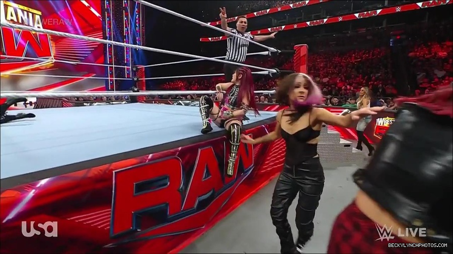 WWE_WrestleMania_Raw_2023_03_27_720p_HDTV_x264-NWCHD_mp4_000865919.jpg