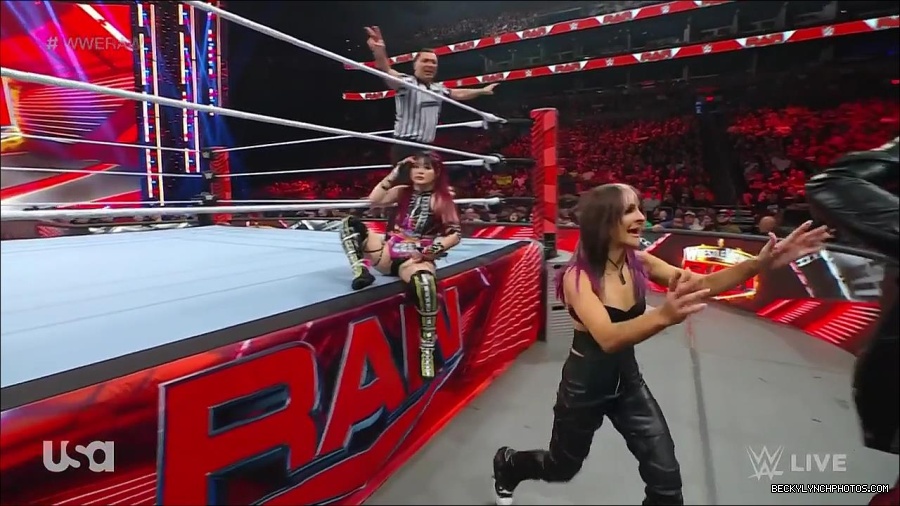 WWE_WrestleMania_Raw_2023_03_27_720p_HDTV_x264-NWCHD_mp4_000866720.jpg
