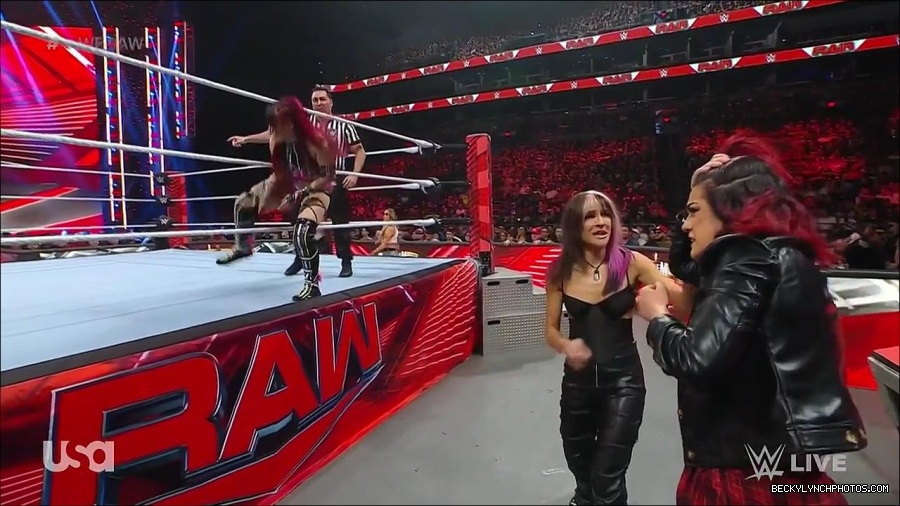 WWE_WrestleMania_Raw_2023_03_27_720p_HDTV_x264-NWCHD_mp4_000869122.jpg