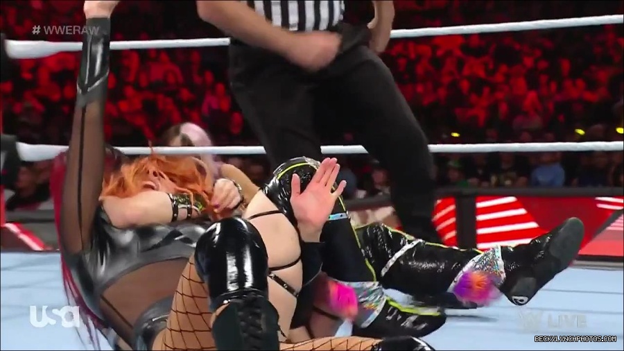 WWE_WrestleMania_Raw_2023_03_27_720p_HDTV_x264-NWCHD_mp4_000893547.jpg