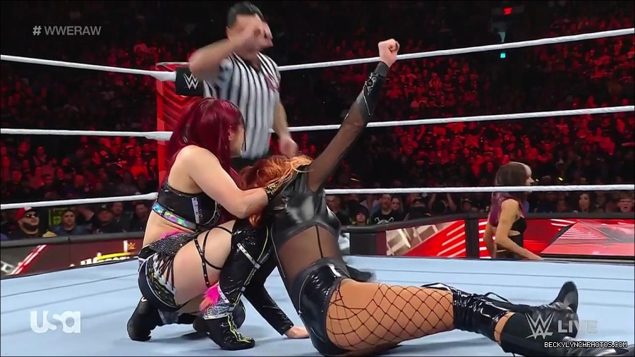 WWE_WrestleMania_Raw_2023_03_27_720p_HDTV_x264-NWCHD_mp4_000902355.jpg