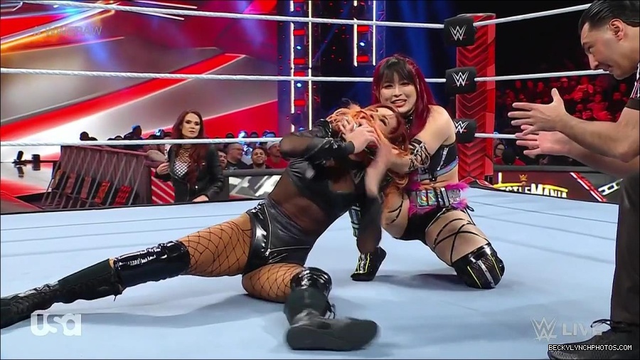 WWE_WrestleMania_Raw_2023_03_27_720p_HDTV_x264-NWCHD_mp4_000903557.jpg