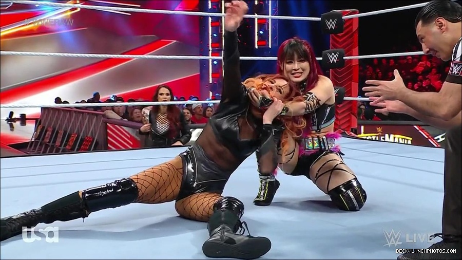 WWE_WrestleMania_Raw_2023_03_27_720p_HDTV_x264-NWCHD_mp4_000903957.jpg