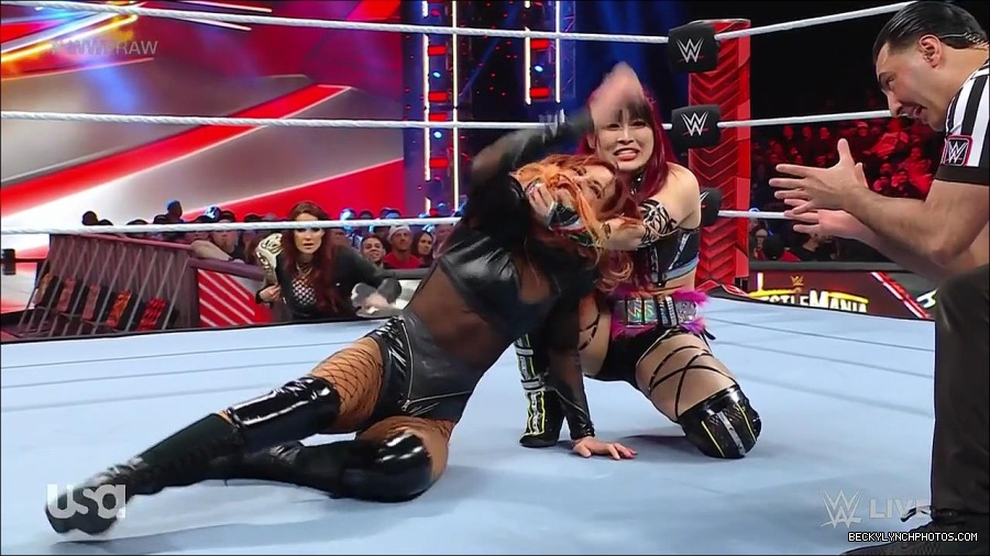 WWE_WrestleMania_Raw_2023_03_27_720p_HDTV_x264-NWCHD_mp4_000904758.jpg