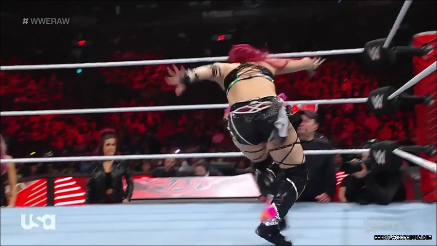 WWE_WrestleMania_Raw_2023_03_27_720p_HDTV_x264-NWCHD_mp4_000913166.jpg