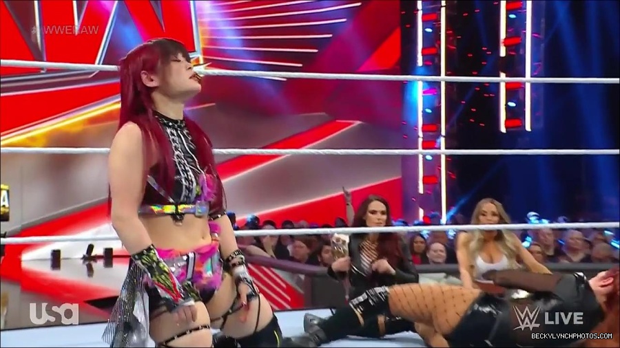 WWE_WrestleMania_Raw_2023_03_27_720p_HDTV_x264-NWCHD_mp4_000917571.jpg