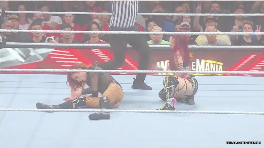 WWE_WrestleMania_Raw_2023_03_27_720p_HDTV_x264-NWCHD_mp4_000924377.jpg