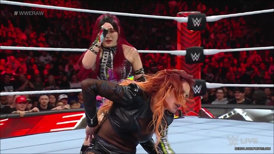WWE_WrestleMania_Raw_2023_03_27_720p_HDTV_x264-NWCHD_mp4_000931184.jpg