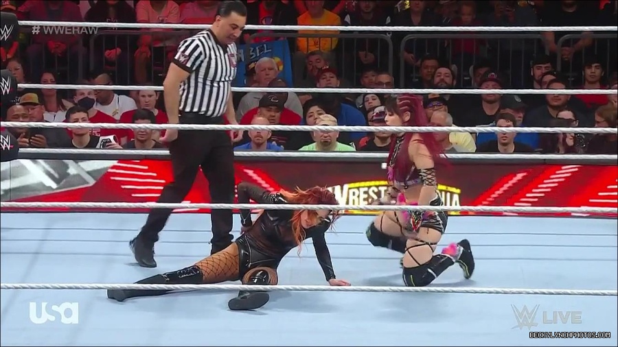 WWE_WrestleMania_Raw_2023_03_27_720p_HDTV_x264-NWCHD_mp4_000932385.jpg